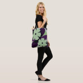 Paarse Bloemige Tote Tas – Modern Minimaal Design (Op model)