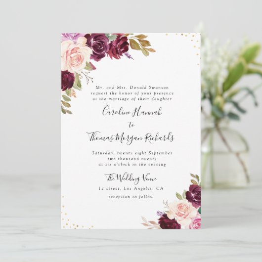 paarse bloemige trouwkaart met pruimkleurige tinte kaart (Staand voorkant)