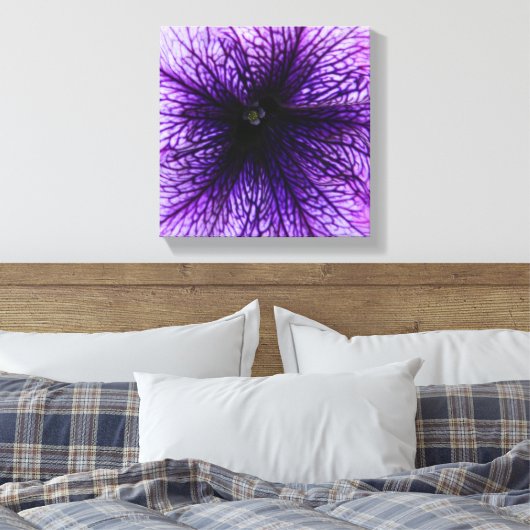 Paarse bloemmacrofotografie canvas afdruk (Insitu (Slaapkamer))