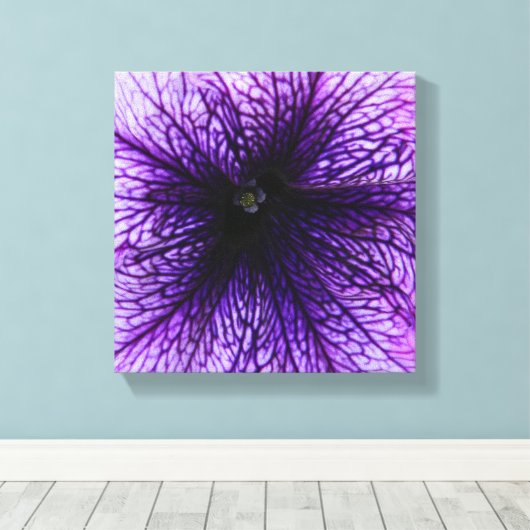 Paarse bloemmacrofotografie canvas afdruk (Insitu (Houten vloer))