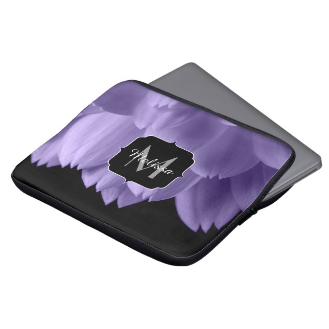 Paarse bloempitten voor ultraviolet zwart Monogram Laptop Sleeve (Voorkant top)
