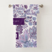 Paarse Boho  Floral Monogram Bad Handdoek (Insitu)