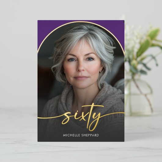 Paarse boog 60e verjaardag folie uitnodiging (Staand Voorkant)