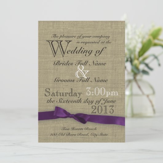 Paarse boog en rustieke burlap bruiloft kaart (Staand voorkant)