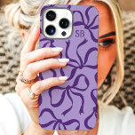 Paarse-boog-monogram iPhone 16 Pro Max Hoesje<br><div class="desc">Kleed je telefoon in stijl aan met deze chique en trendy paarse telefoonhoes! Met een speels patroon van handgetekende bogen en gepersonaliseerd met uw monogram, is dit hoesje de perfecte mix van mode en functie. Gemaakt van duurzame materialen om uw telefoon te beschermen tegen alledaagse stoten en krassen. Een geweldig...</div>