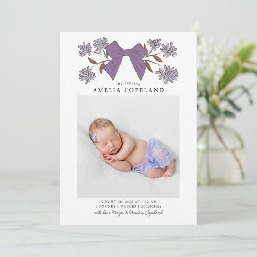 Paarse Bow Baby Foto Geboorteaankondiging Aankondiging (Staand voorkant)
