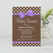 Paarse Bow Brown Polka Dot Baby Shower Invitaties Kaart (Staand voorkant)