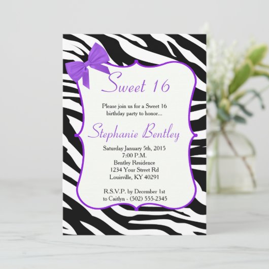 Paarse Bow en Zebra Sweet 16 uitnodiging van 16 se (Staand voorkant)