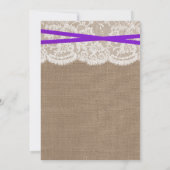 Paarse bow Rustic Burlap & Lace Wedding Shower Kaart (Achterkant)