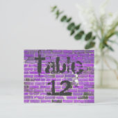 Paarse Brick Graffiti Recepingstabel Nummers Briefkaart (Staand voorkant)