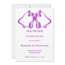 Paarse bruiloft Bewaar de datum Kaart klokken en l