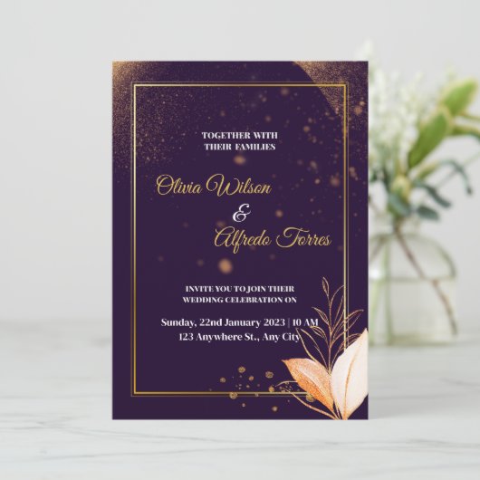paarse bruiloft uitnodiging met gouden kleuren (Staand voorkant)