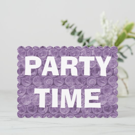 Paarse bubbel omhullen uitnodiging (Staand voorkant)