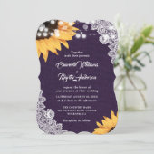 Paarse Burlap Lace Sunflower Wedding Invitting Kaart (Staand voorkant)