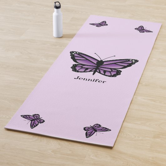 Paarse Butterflies Illustratie met aangepaste naam Yogamat (In situ)