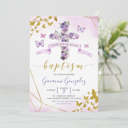 Paarse Butterfly en Floral Baptism Invitation Kaart (Staand voorkant)