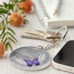 Paarse Butterfly Rustic Personalized Sleutelhanger