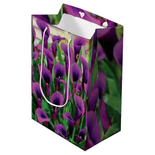 Paarse Calla lileugens Medium Cadeauzakje (Voorkant Gekanteld)