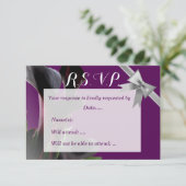 Paarse Calla Lily Wedding RSVP Kaartje (Staand voorkant)