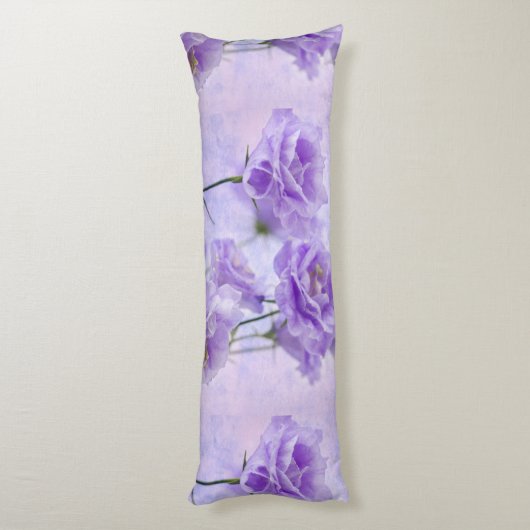 Paarse Campanella Flowers Macro Lichaamskussen (Achterkant (Verticaal))