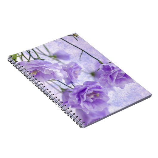 Paarse Campanella Flowers Macro Notitieboek (Rechterzijde)