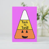 Paarse Candy Corn Trick or treat Halloween Kaart (Staand voorkant)