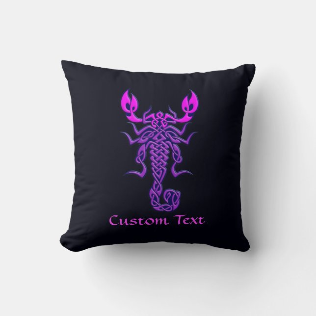 Paarse Celtic Knot Scorpion Kussen (Voorkant)