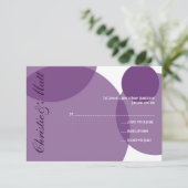 Paarse Champagne Bubbles Modern Wedding RSVP Kaartje (Staand voorkant)