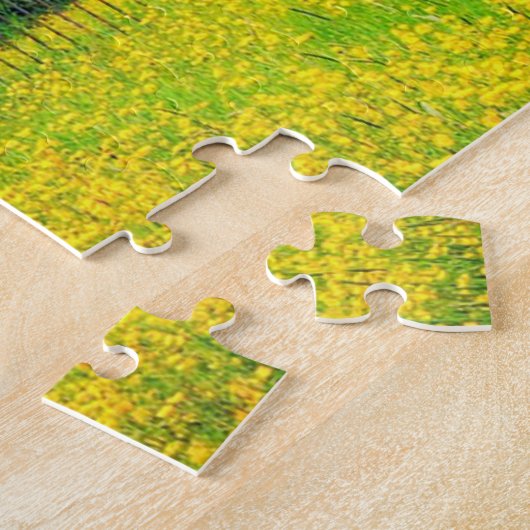 Paarse Cherry-boom op geel bloemveld Legpuzzel (Zijkant)