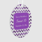 Paarse Chevron Pattern Sweet 16 Ornament (voorkant)