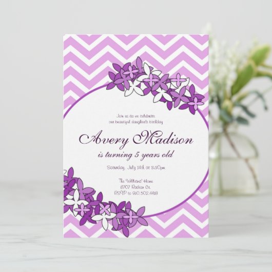 Paarse ChevronModern met bloembloemuitnodiging Kaart (Staand voorkant)