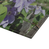 Paarse Clematis drijft op de Natuur van het hek Snijplank (Hoek)