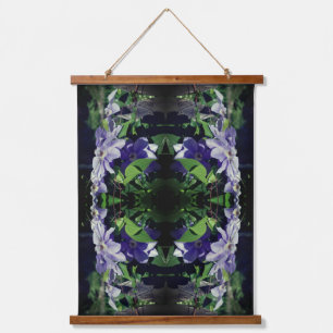 Paarse clematis op hek in zonlicht Abstract Hangend Wandkleed