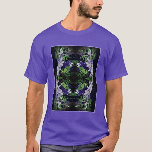 Paarse clematis op hek in zonlicht Abstract T-shirt (Voorkant)