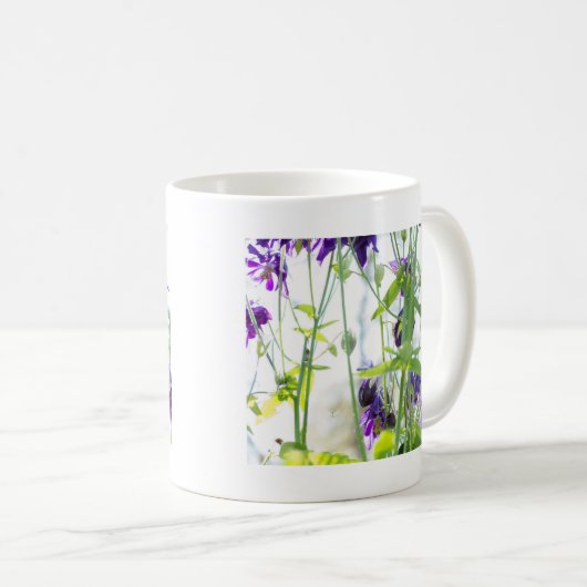 Paarse Columbines Floral Mok (Voorkant rechts)