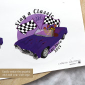 Paarse converteerbare klassieke auto, geruite vlag ronde sticker