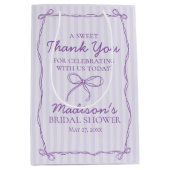 Paarse Coquette Bow Pastel Vrijgezellenfeest Favor Medium Cadeauzakje (Voorkant)