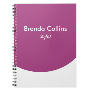 Paarse curve en wit notitieboek