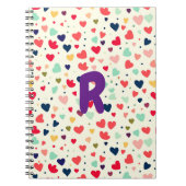 Paarse Custom Initiaal Schattigee Harten Patroon Notitieboek (Voorkant)