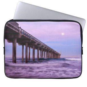 Paarse dageraad boven pier, Californië Laptop Sleeve