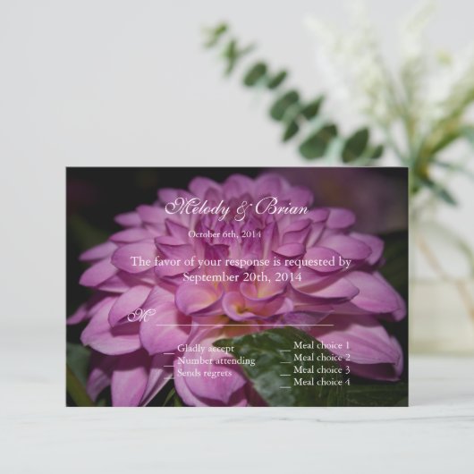 paarse dahlia flower RSVP trouwuitnodiging (Staand voorkant)