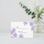 Paarse Daisies op White Wedding Place Cards Plaatskaartje (Staand voorkant)