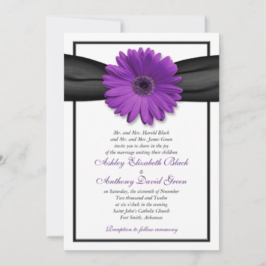 Paarse Daisy Black Ribbon Wedding Uitnodiging (Voorkant)