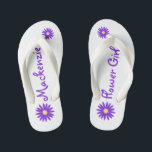 Paarse Daisy Bloemenmeisje Kinder Teenslippers<br><div class="desc">Vet en leuk paarse madeliefje en tekst ontwerp voor uw bloem meisje. Personaliseer met een naam of wijzig tekst om aan uw behoeften te voldoen.</div>