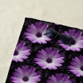 Paarse Daisy Flower Beach Towel Strandlaken (In situ)