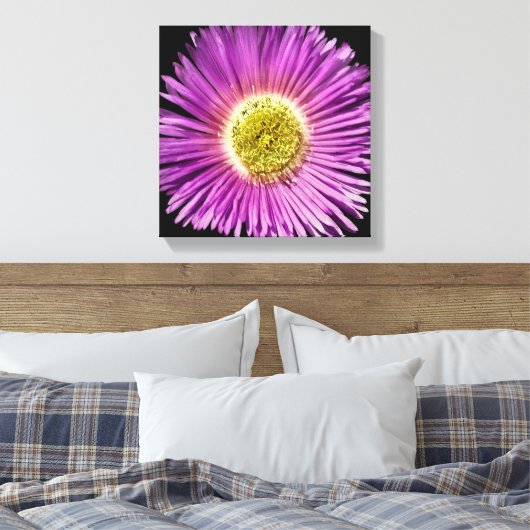 Paarse Daisy Flower Closee Boho Cheerful Floral Canvas Afdruk (Insitu (Slaapkamer))