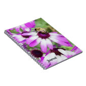 Paarse Daisy Flowers en Bee Journal Notitieboek (Rechterzijde)