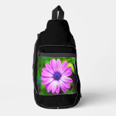 Paarse Daisy op Zwarte Sling Bag (Voorkant)