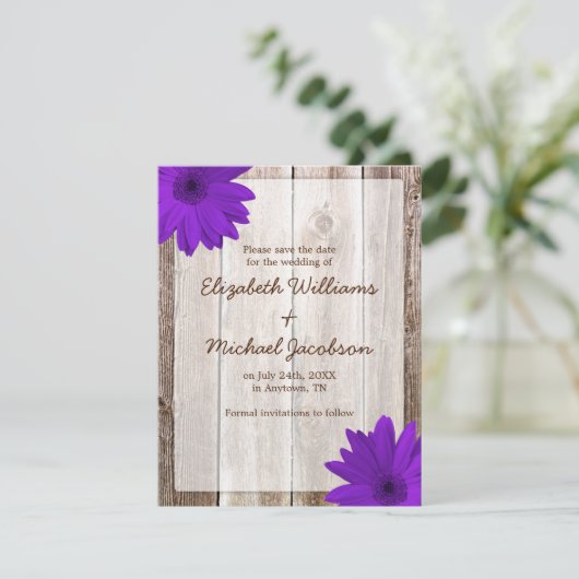 Paarse Daisy Rustic Barn Sla de datum op Save The Date (Staand voorkant)
