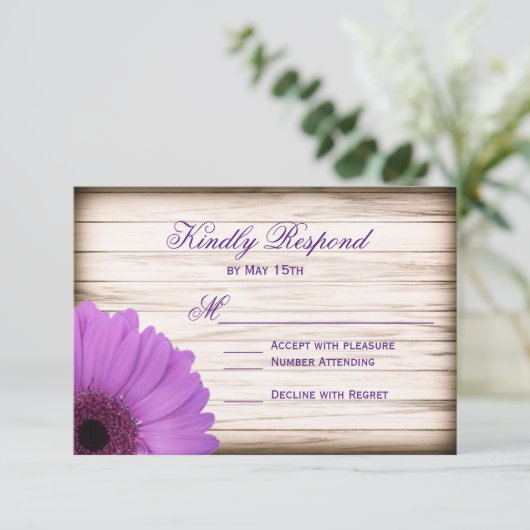 Paarse Daisy Rustic Wood Wedding RSVP-kaarten RSVP Kaartje (Staand voorkant)